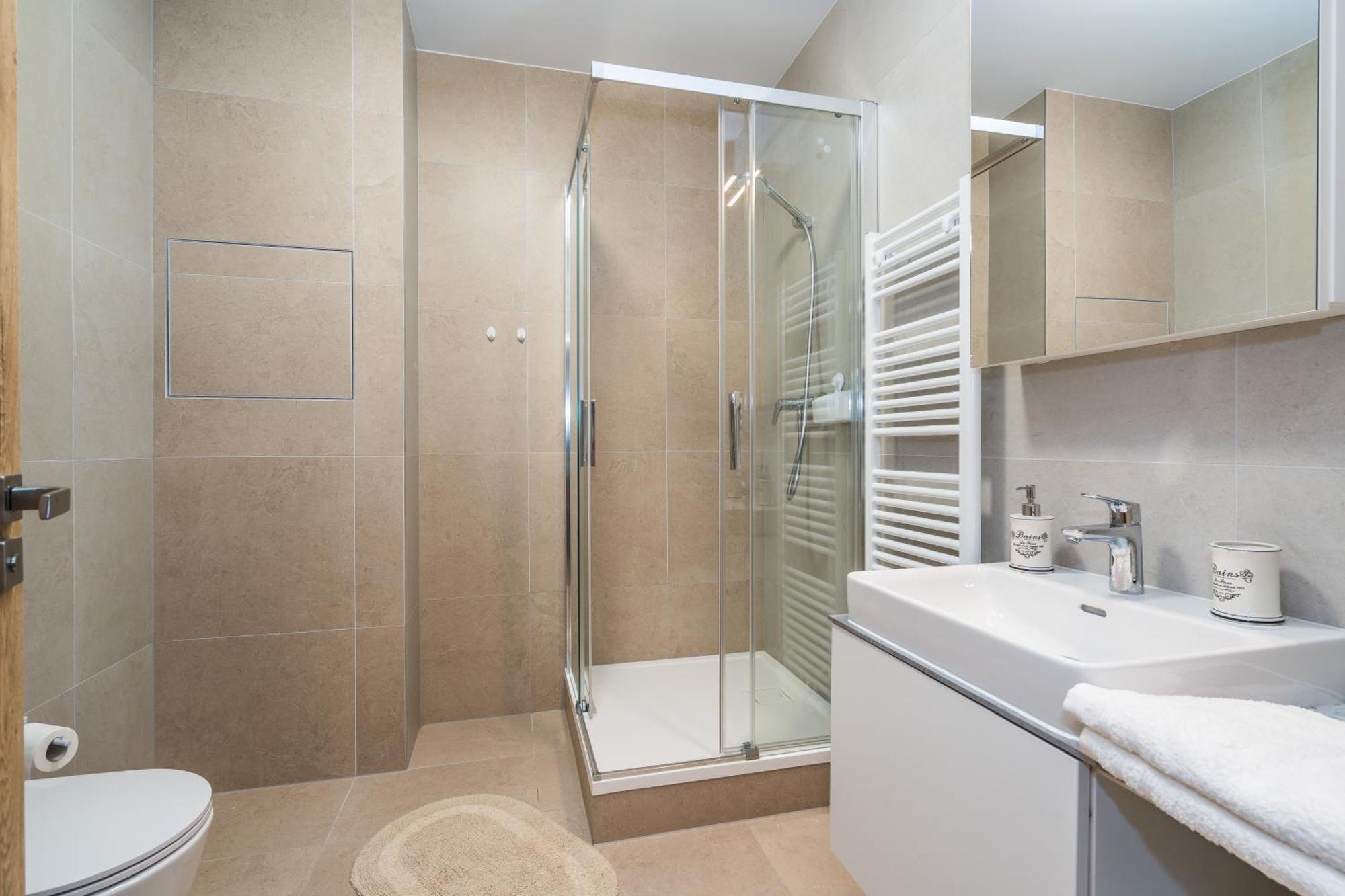 Apartment Perla Hradce 202 *